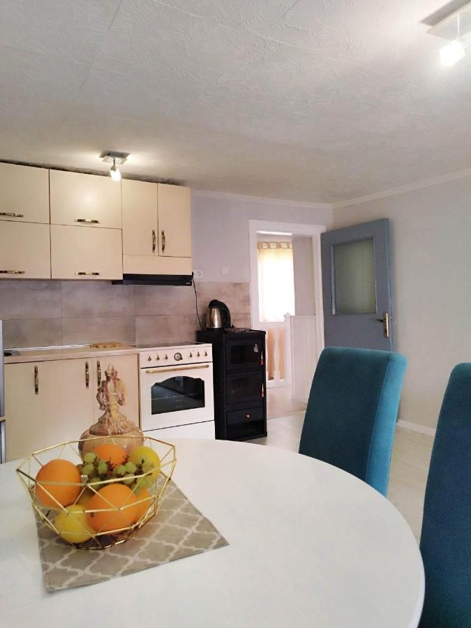 Apartment With Garden Hanja موستار المظهر الخارجي الصورة