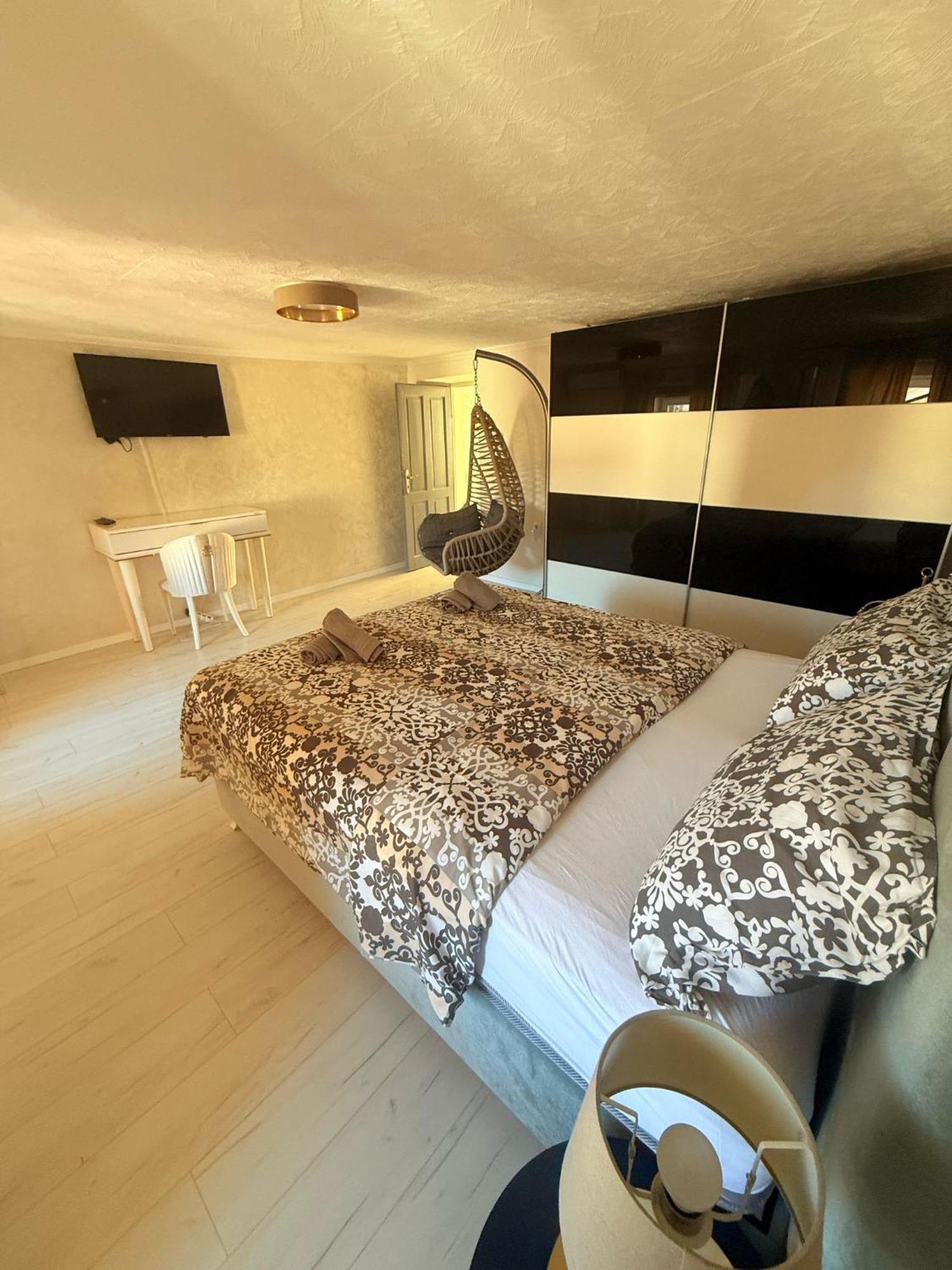 Apartment With Garden Hanja موستار الغرفة الصورة