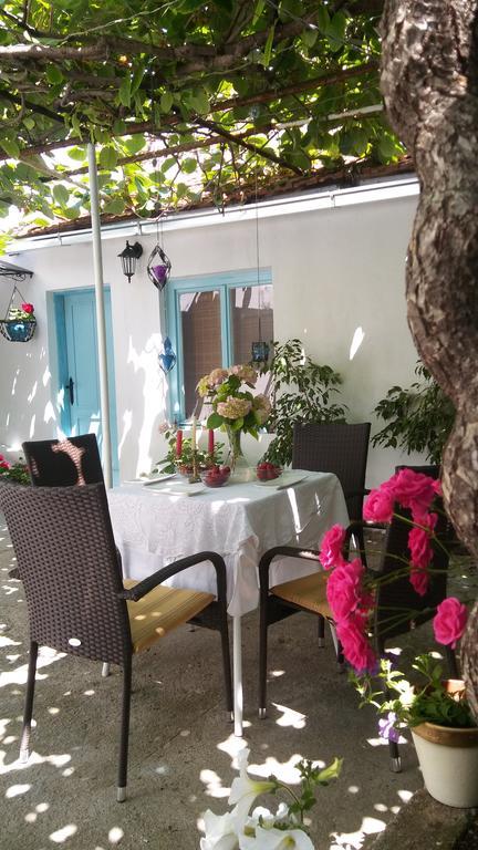Apartment With Garden Hanja موستار المظهر الخارجي الصورة