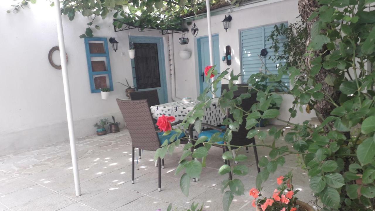 Apartment With Garden Hanja موستار المظهر الخارجي الصورة